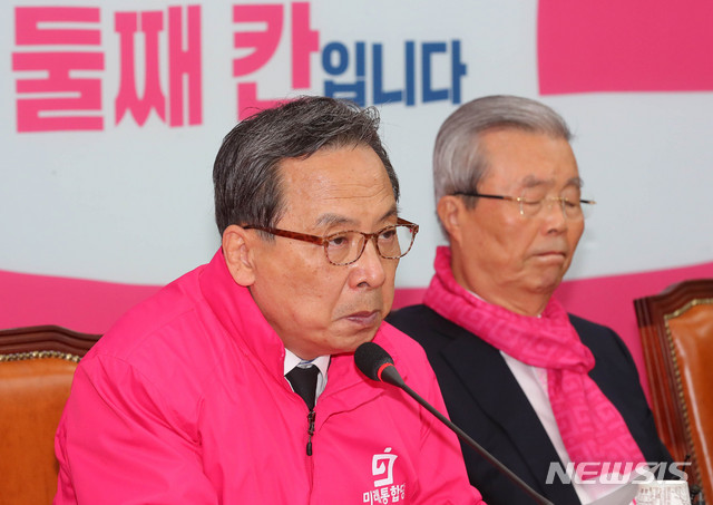 [서울=뉴시스] 장세영 기자 = 신세돈 미래통합당 공동선대위원장이 12일 서울 여의도 국회에서 열린 미래통합당 비상경제대책위원회 회의에 참석해 발언을 하고 있다. 2020.04.12. photothink@newsis.com