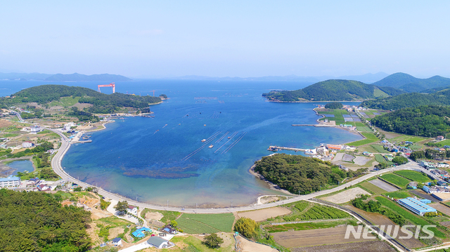 [창원=뉴시스] 경남 고성군 동해면 한국의 아름다운 길.(사진=경남도 제공)