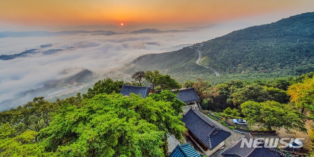 [창원=뉴시스] 산청군 정취암 가는 길.(사진=경남도 제공)