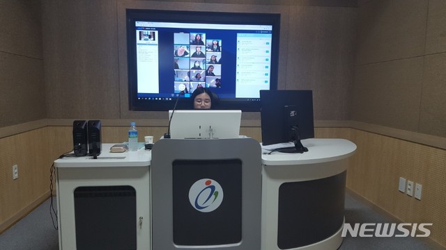 [홍성=뉴시스] 충남교육청 온라인 공동교육과정 수업 진행 모습. 