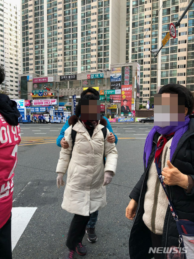 [서울=뉴시스]이언주 미래통합당 후보 측이 폭행의 가해자라고 밝힌 여성 모습.(사진=이언주 캠프 제공)