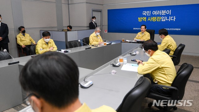 [서울=뉴시스]박주성 기자 = 정세균 국무총리가 13일 오전 서울 세종로 정부서울청사에서 열린 코로나19 중앙재난안전대책본부 회의를 주재하고 있다. 2020.04.13. photo@newsis.com