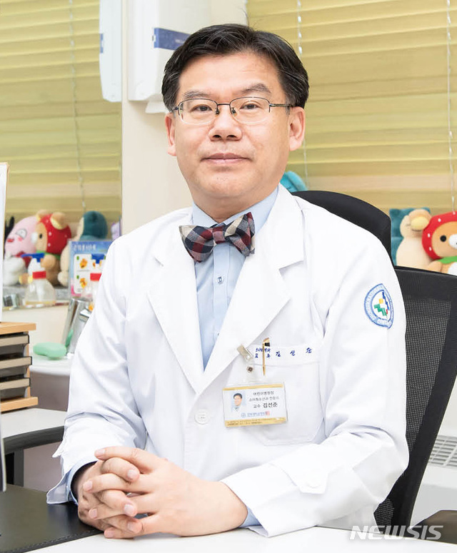 [전주=뉴시스]윤난슬 기자 = 국립대학교어린이병원협의회 회장에 취임한 전북대병원 김선준 교수.(사진=전북대병원 제공) 