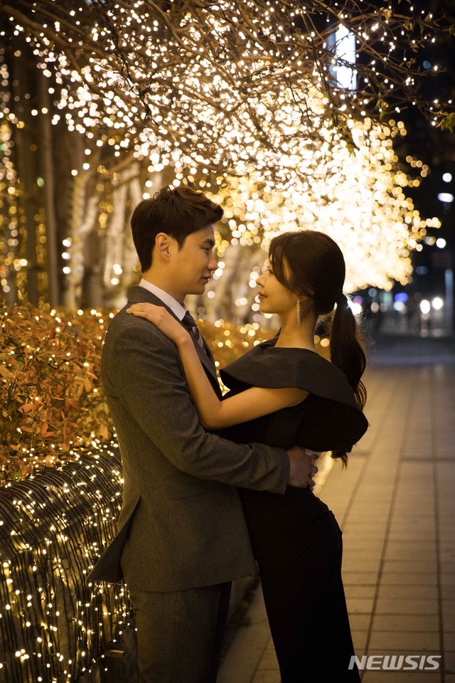 [서울=뉴시스] 이강석 의정부시청 코치와 신부 김은지씨. (사진 = 이강석 코치 제공)