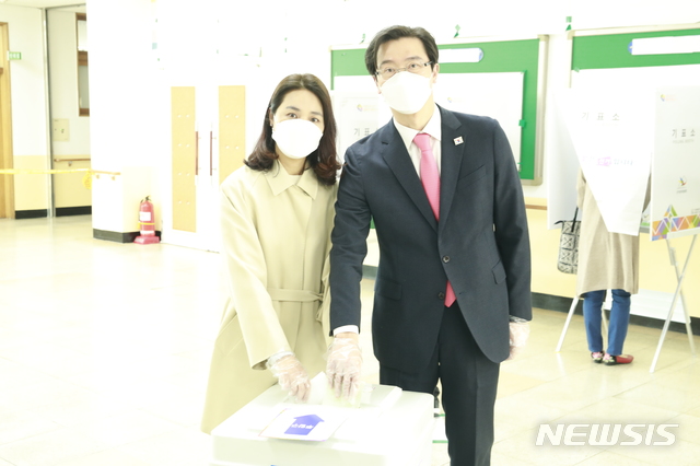 미래통합당 진주을 강민국 후보 부부