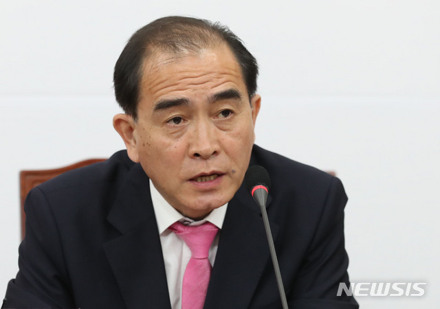 [서울=뉴시스] 김진아 기자 = 제21대 국회의원선거 서울 강남구갑 태구민(태영호) 후보가 15일 오전 서울 여의도 국회에서 열린 미래통합당·미래한국당 안보연석회의에서 발언하고 있다. 2020.04.15. bluesoda@newsis.com