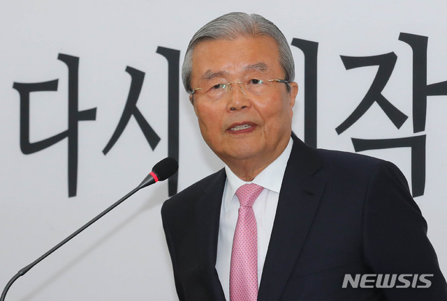 [서울=뉴시스] 장세영 기자 = 김종인 미래통합당 총괄선대위원장이 16일 서울 여의도 국회에서 대국민 기자회견을 하고 있다. 2020.04.16.&nbsp; photothink@newsis.com