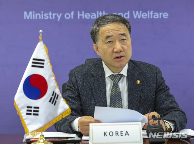 [세종=뉴시스]박능후 중앙재난안전대책본부 1차장 겸 보건복지부 장관이 지난 지난달 19일 열린 제4차 G20 보건장관회의 화상회의에 참석해 발언을 하고 있다. (사진=중앙재난안전대책본부 제공). 2020.04.20. photo@newsis.com