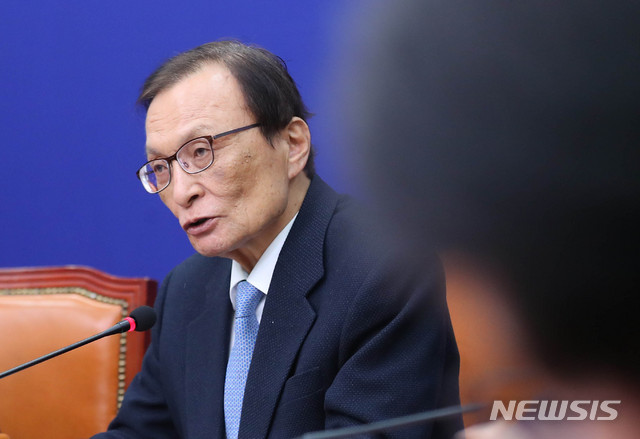 [서울=뉴시스] 장세영 기자 = 이해찬 더불어민주당 대표가 20일 서울 여의도 국회에서 열린 더불어민주당 최고위원회의에 참석해 현안관련 발언을 하고 있다. 2020.04.20.&nbsp; photothink@newsis.com