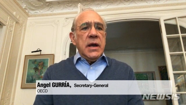 [서울=뉴시스] 아리랑TV '글로벌 인사이트'에 출연한 앙헬 구리아 경제협력개발기구(OECD) 사무총장 (사진=아리랑 TV 제공) 2020.04.21. photo@newsis.com 