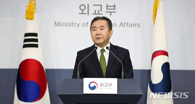 [서울=뉴시스]김선웅 기자 = 김인철 외교부 대변인이 21일 오후 서울 종로구 외교부에서 정례브리핑을 하고 있다. 2020.04.21.&nbsp; mangusta@newsis.com