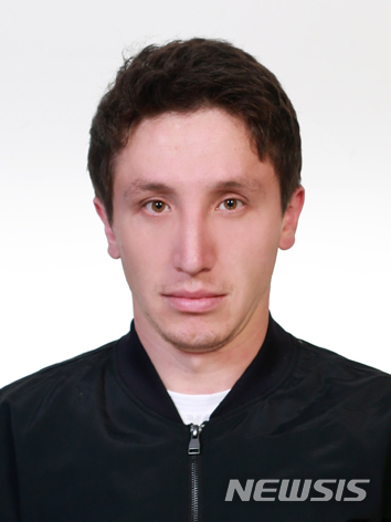 [서울=뉴시스] LG의인상을 수상한 알리(28)씨. 2020.04.22. (제공=LG)