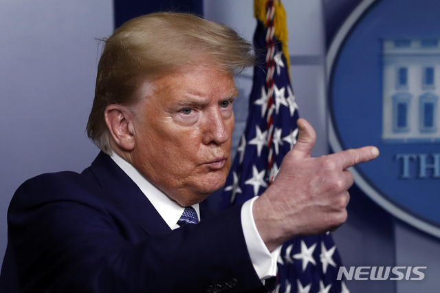 트럼프 "美노동자 보호 위해 60일간 미국 이민 중단"