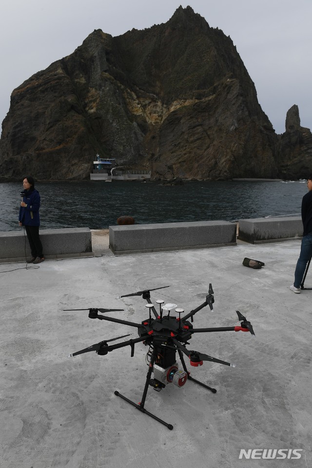[서울=뉴시스] 근적외선레이더 탑재 드론.(사진=문화재청 제공) 2020.4.23 photo@newsis.com