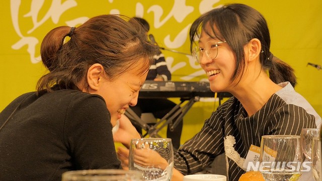 [서울=뉴시스] 정의당 비례 장혜영 당선인의 다큐멘터리 '어른이 되면' 스틸컷. 2020.04.26.(사진=시네마달 제공)