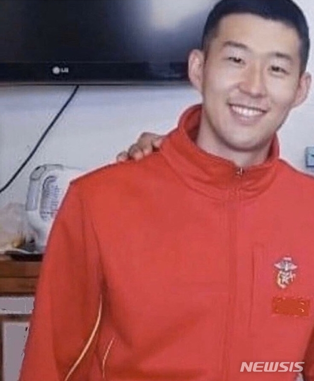 [서울=뉴시스] 손흥민 해병대 모습. (캡처=영국 스퍼스웹 인스타그램)