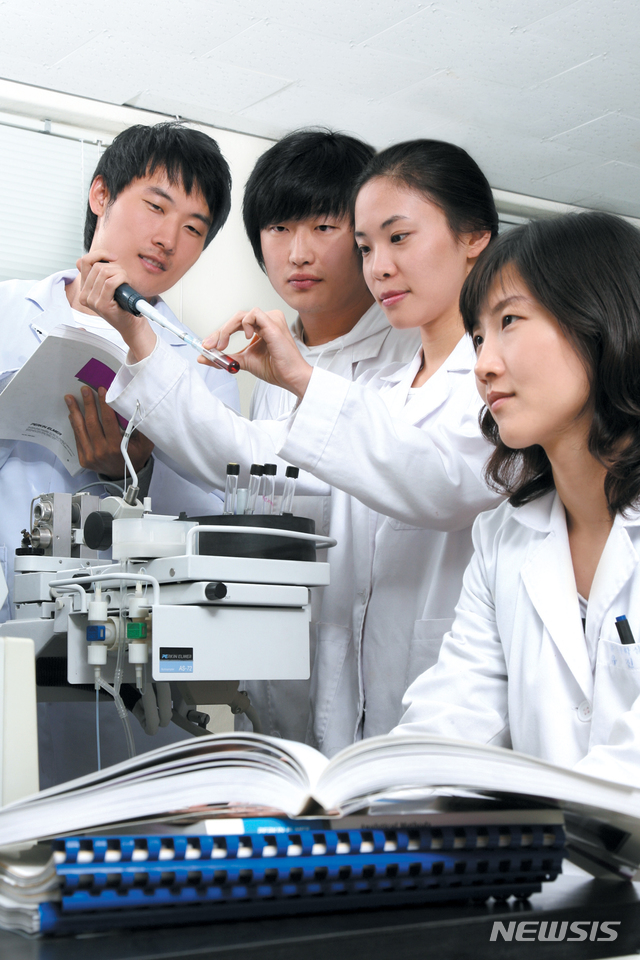 [완주=뉴시스]윤난슬 기자 = 우석대학교는 식품생명공학과가 한국대학교육협의회의 '2019년 산업계 관점 대학평가'에서 최우수를 차지했다고 28일 밝혔다.(사진=우석대 제공) 