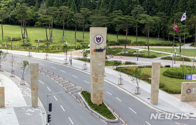 [청주=뉴시스] 충북대학교 정문. (사진=뉴시스 DB) photo@newsis.com