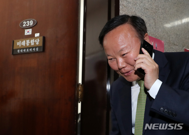 [서울=뉴시스] 고승민 기자 = 김재원 미래통합당 정책위의장이 29일 서울 여의도 국회에서 열린 최고위원회의에 참석하고 있다. 2020.04.29.kkssmm99@newsis.com