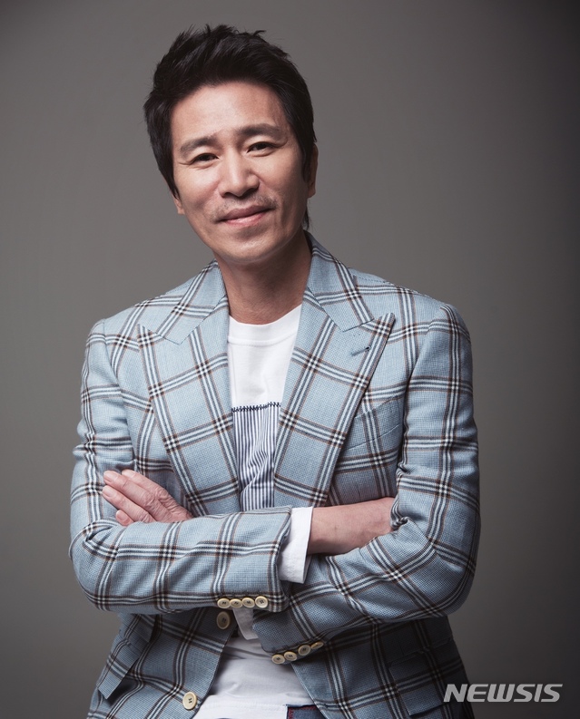 [서울=뉴시스]배우 신정근(사진=아티스트컴퍼니 제공)2020.05.04 photo@newsis.com