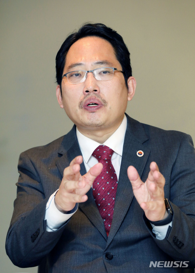 [서울=뉴시스]홍효식 기자 = 최대집 대한의사협회장이 지난 4일 오전 서울 중구 달개비에서 열린 코로나19 관련 의병정 협의체에 참석해 발언하고 있다. 2020.05.04. yesphoto@newsis.com