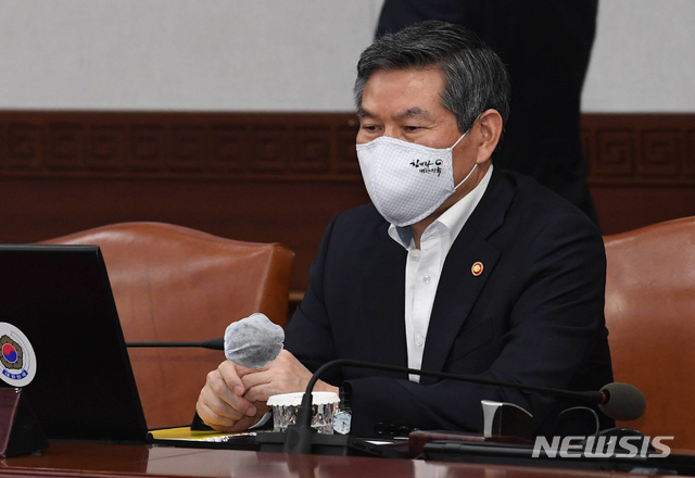 [서울=뉴시스]정경두 국방부 장관. 2020.05.04.  photo@newsis.com