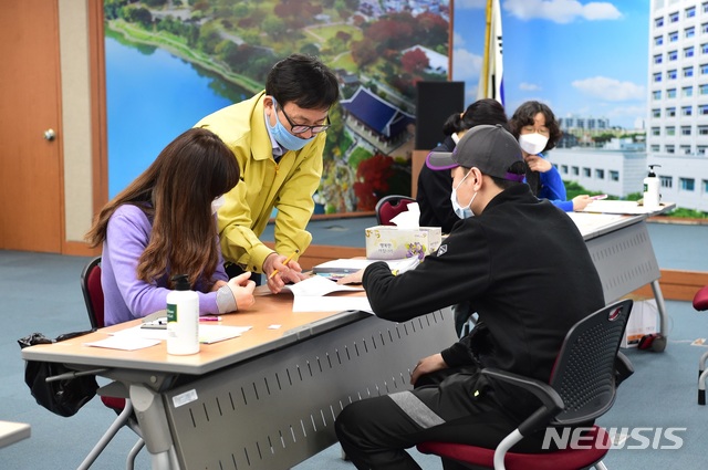 6월15일부터 특고 등에 150만원 지급…"소득감소 여부, 유연하게 인정"(종합) 