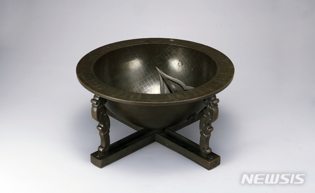 [서울=뉴시스] 앙부일구(보물 제845호·복제품).(사진=문화재청 제공) 2020.5.6 photo@newsis.com
