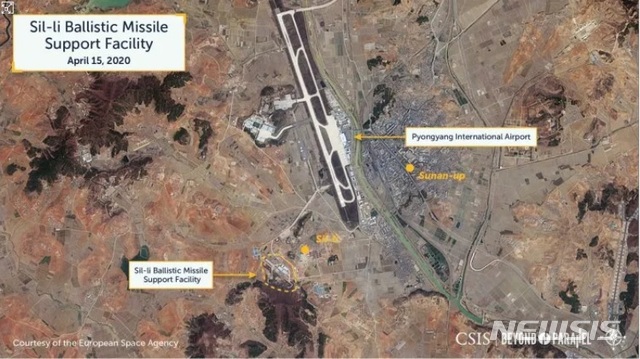 [서울=뉴시스] 미국 싱크탱크 전략국제문제연구소(CSIS) 산하 북한 전문매체 '비욘드 패러렐(Beyond Parallel)'은 북한이 평양 인근 신리에서 대륙간탄도미사일(ICBM)을 수용 가능한 시설을 짓고 있다고 5일(현지시간) 밝혔다. 2020.05.06. (사진=비욘드 패러렐 사이트 캡처) photo@newsis.com