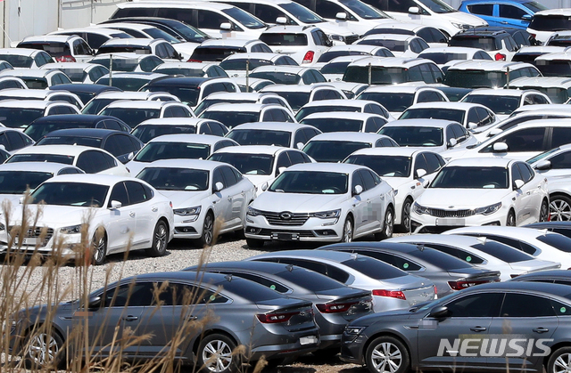 [제주=뉴시스]우장호 기자 = 제주시 용담동 소재 렌터카 업체 차고지에 주차된 렌터카. 2020.05.06. woo1223@newsis.com