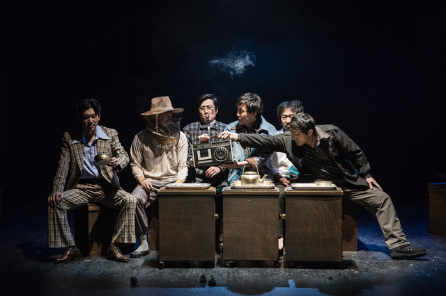 [서울=뉴시스] 연극 '고독한 목욕'. 2020.05.07. (사진 = 국립극단 제공) photo@newsis.com 