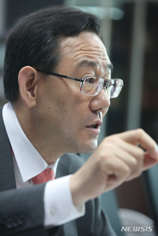 [서울=뉴시스]김명원 기자 = 미래통합당 원내대표에 출마한, 영남권 5선, 주호영 의원이 7일 오전 서울 여의도 국회 의원회관에서 뉴시스와 인터뷰를 하고 있다.&nbsp; 2020.05.07. kmx1105@newsis.com