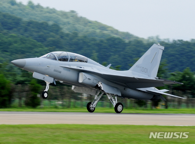 [서울=뉴시스] FA-50. 2020.05.08. (사진=공군 누리집 제공)