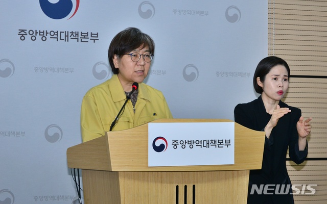 [서울=뉴시스]정은경 질병관리본부 중앙방역대책본부 본부장이 8일 오후 2시10분 신종 코로나 바이러스 감염증(코로나19) 정례브리핑에서 발언을 하고 있다.(사진=질병관리본부 제공) 2020.05.08. photo@newsis.com 