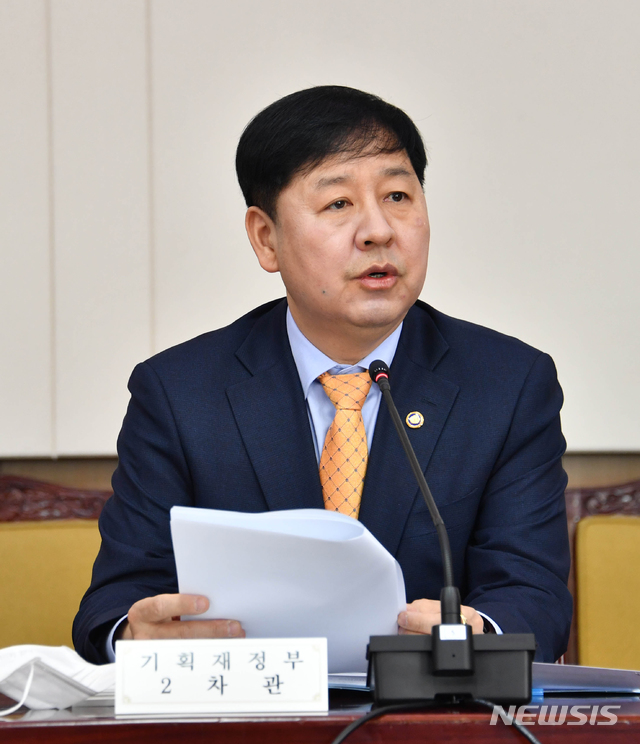[서울=뉴시스]구윤철 국무조정실장 내정자가 지난 8일 서울 종로구 정부서울청사에서 '제3차 보조금관리위원회'를 주재, 발언을 하고 있다. (사진=기획재정부 제공)&nbsp; 2020.05.08. photo@newsis.com