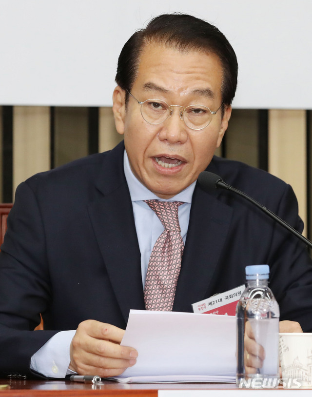 [서울=뉴시스] 김진아 기자 = 권영세 미래통합당 원내대표 후보가 8일 서울 여의도 국회에서 열린 미래통합당 2020년 원내대표 및 정책위의장 선출을 위한 당선자총회 합동토론회에서 발언을 하고 있다. 2020.05.08.&nbsp; bluesoda@newsis.com