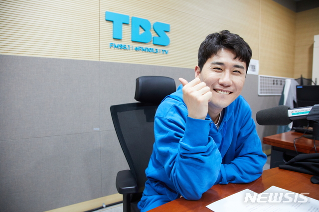 [서울=뉴시스]가수 영탁. (사진 = TBS 제공) 2020.05.10.photo@newsis.com
