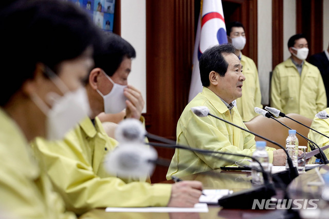 [서울=뉴시스]김병문 기자 = 정세균 국무총리가 10일 오후 서울 종로구 정부서울청사에서 열린 신종 코로나바이러스 감염증(코로나19) 대응 중앙재난안전대책본부 회의에 참석해 발언하고 있다. 2020.05.10. dadazon@newsis.com