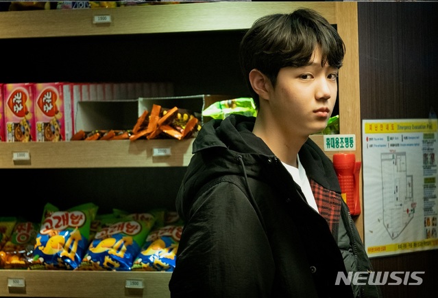 [서울=뉴시스] JTBC 금토드라마 '부부의 세계'에서 '이준영' 역을 연기하는 전진서 (사진=JTBC '부부의 세계' 제공) 2020.05.11. 