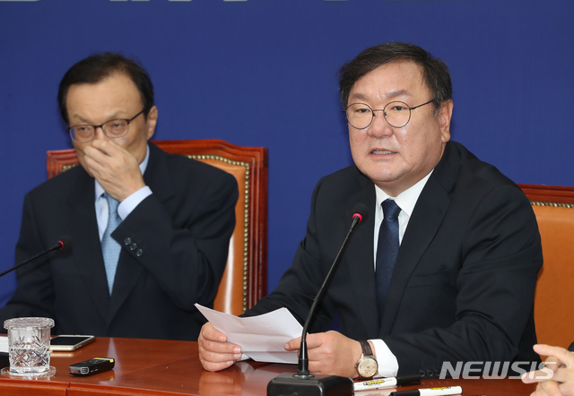 [서울=뉴시스] 고승민 기자 = 김태년 더불어민주당 원내대표가 11일 서울 여의도 국회에서 열린 당 최고위원회의에서 발언하고 있다. 2020.05.11.kkssmm99@newsis.com
