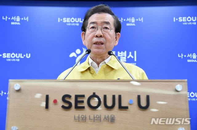 [서울=뉴시스]박원순 서울시장이 11일 서울 중구 서울시청에서 코로나19 관련 정례브리핑을 하고 있다. (사진=서울시 제공) 2020.05.11.&nbsp; photo@newsis.com
