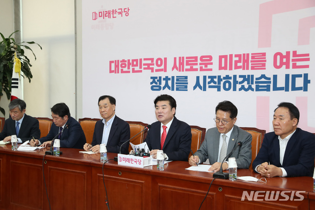 [서울=뉴시스] 고승민 기자 = 원유철 미래한국당 대표가 12일 서울 여의도 국회에서 열린 최고위원회의에서 발언하고 있다. 2020.05.12. kkssmm99@newsis.com