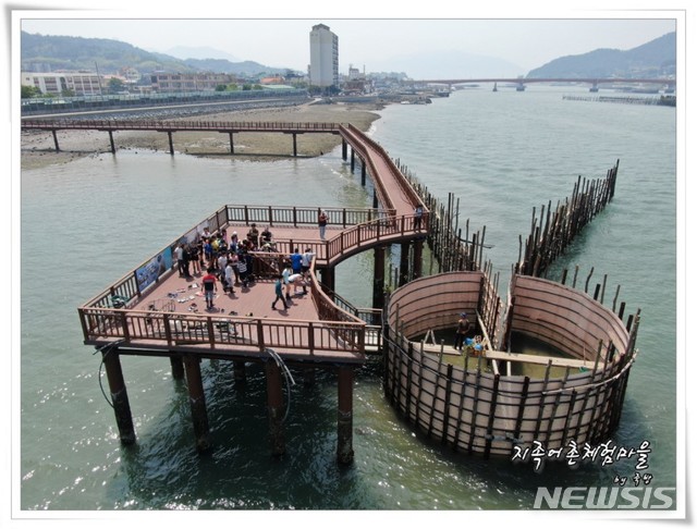 [창원=뉴시스] 경남 남해군 삼동면 죽방로 24 지족마을.(사진=경남도 제공)