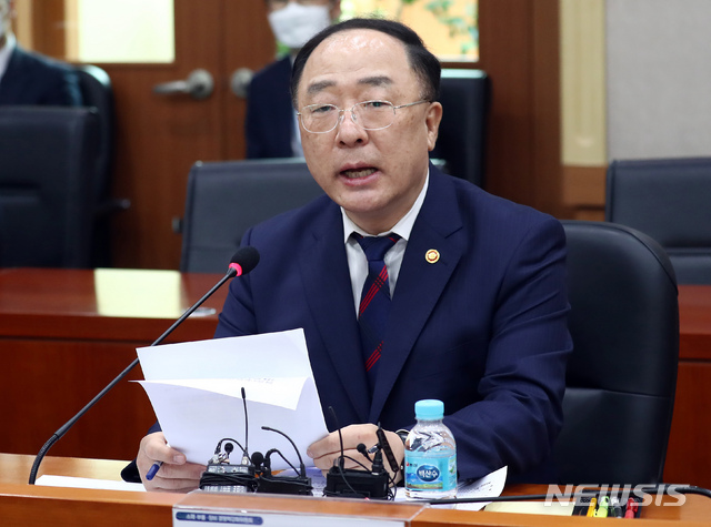 홍남기 "공공부문 중심 일자리 156만개 제공…노인·자활근로 재개"(1보)