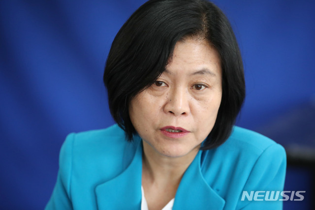 [서울=뉴시스] 김진아 기자 = 강민정 열린민주당 당선인이 13일 서울 영등포구 열린민주당 당사에서 뉴시스와 인터뷰를 하고 있다. 2020.05.13.&nbsp; bluesoda@newsis.com