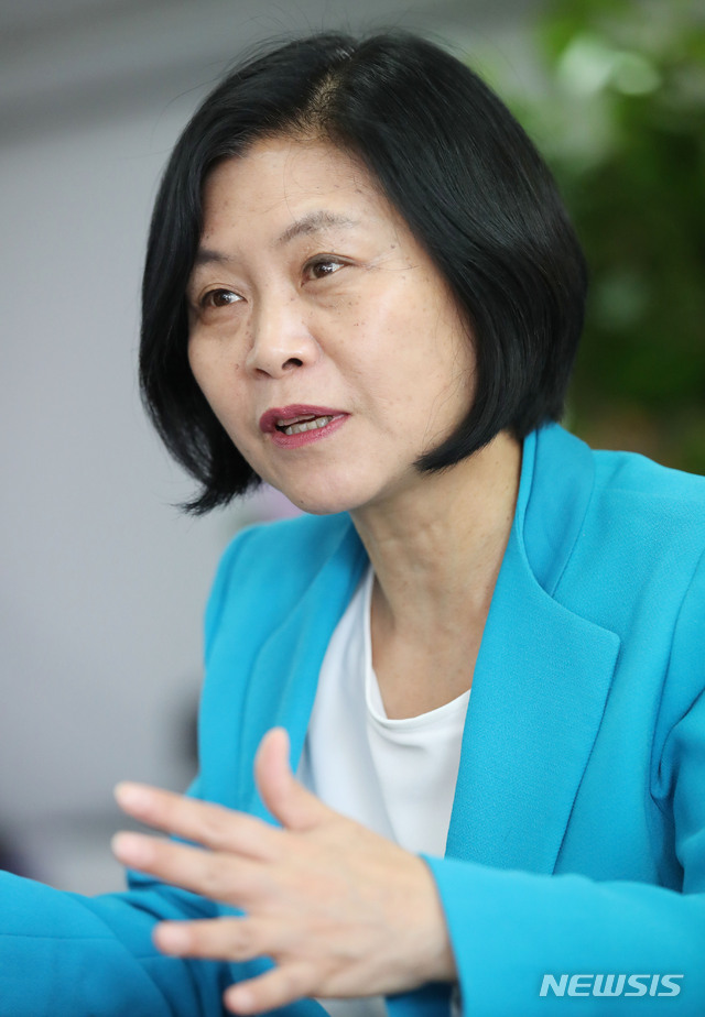 [서울=뉴시스] 김진아 기자 = 강민정 열린민주당 당선인이 13일 서울 영등포구 열린민주당 당사에서 뉴시스와 인터뷰를 하고 있다. 2020.05.13.&nbsp; bluesoda@newsis.com