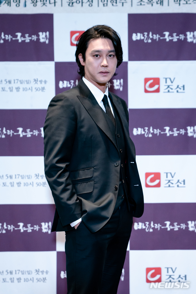 [서울=뉴시스] 14일 온라인 생중계로 진행된 TV조선 주말드라마 '바람과 구름과 비' 제작 발표회에 참석한 탤런트 성혁 (사진=TV조선 제공) 2020.05.14. photo@newsis.com 