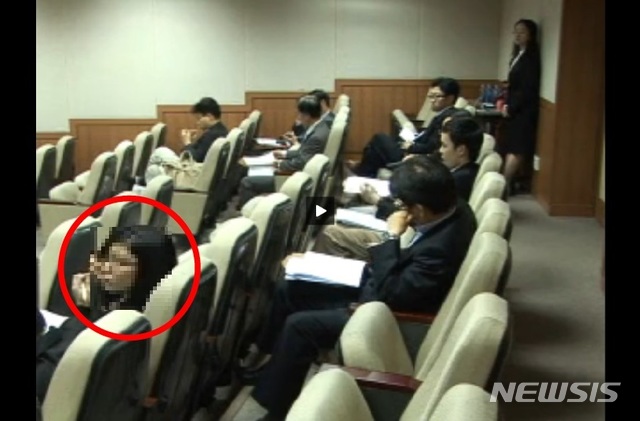 [서울=뉴시스] 정경심 동양대 교수 측 변호인단은 지난해 10월6일 딸의 서울대 공익인권법센터 세미나 불참 의혹이 제기되자 동영상을 통해 정 교수 딸이 실제 참석한 것이 맞다고 반박했다. 2019.10.06. (사진=정경심 측 제공) 