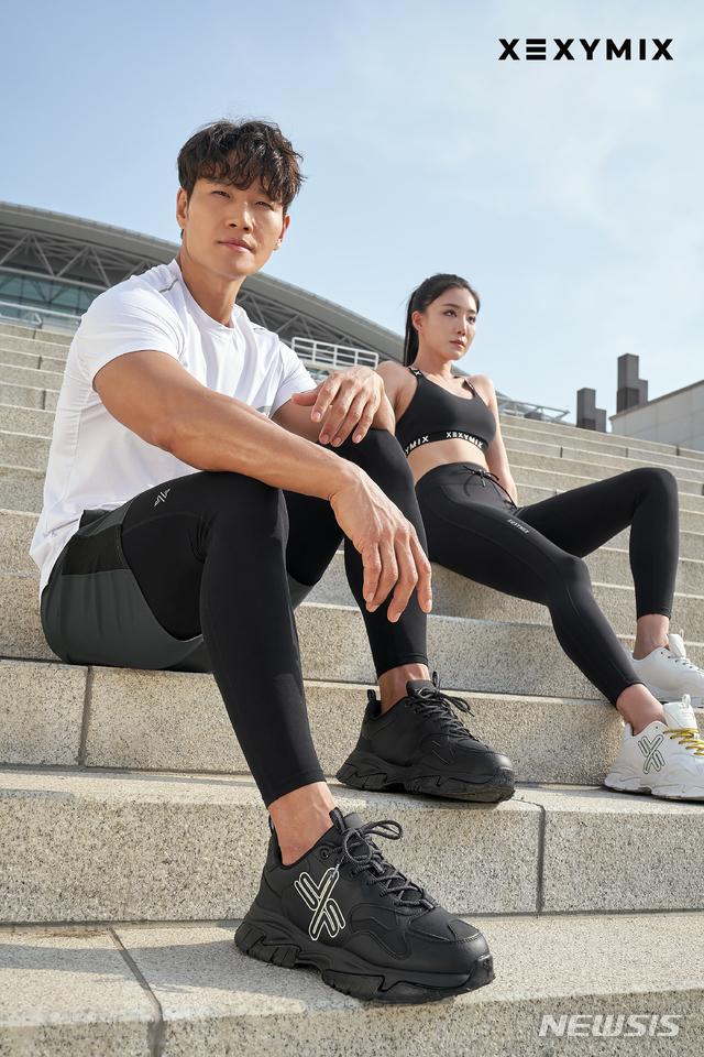 [서울=뉴시스] 브랜드엑스코퍼레이션은 운동하는 남성을 위한 '젝시믹스 맨즈' 라인을 새롭게 출시하고, 광고 모델로 가수 김종국을 발탁했다. (사진=브랜드엑스코퍼레이션 제공)