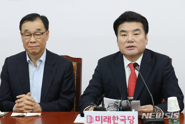 [서울=뉴시스] 고승민 기자 = 원유철 미래한국당 대표가 15일 서울 여의도 국회에서 열린 당 최고위원회의에서 발언하고 있다. 2020.05.15. kkssmm99@newsis.com